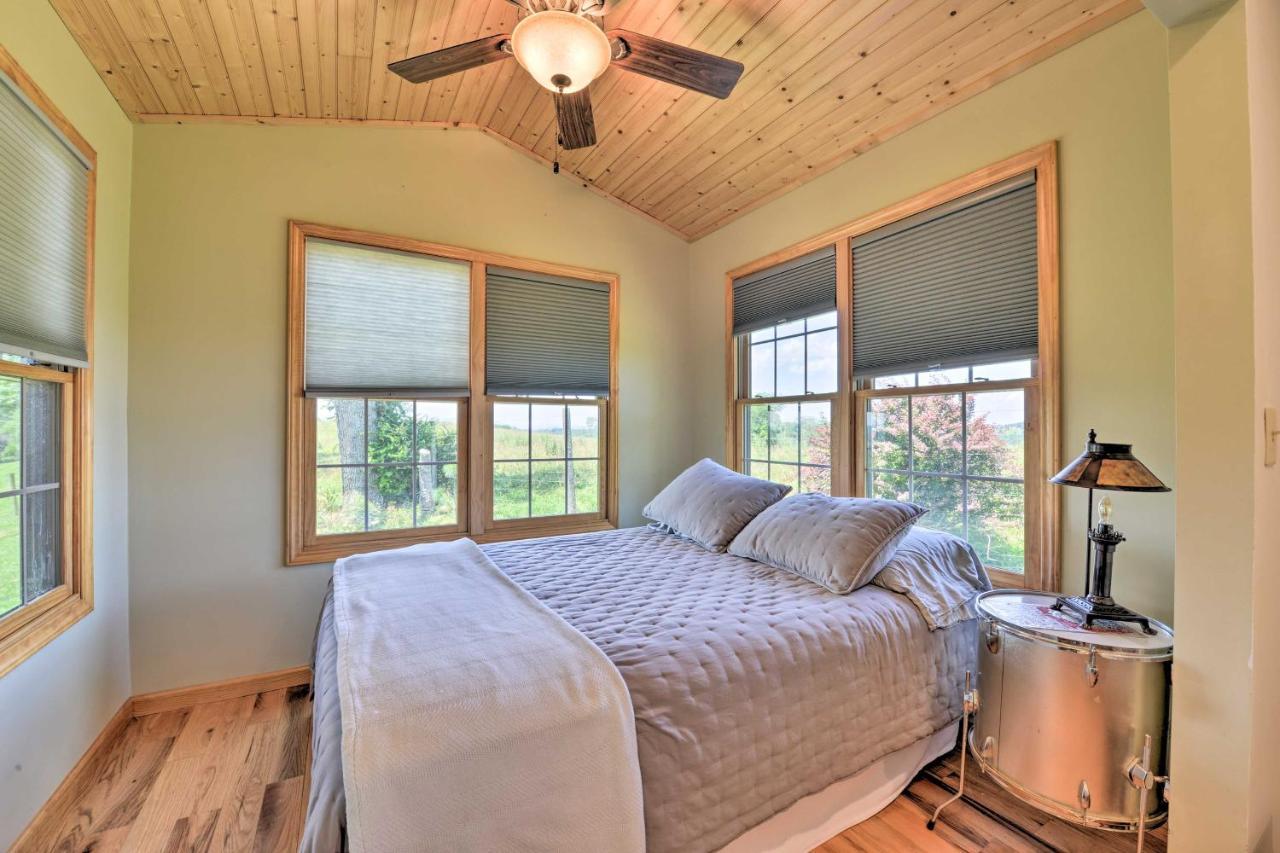 Charming Galax Retreat With Wraparound Deck! Villa ภายนอก รูปภาพ