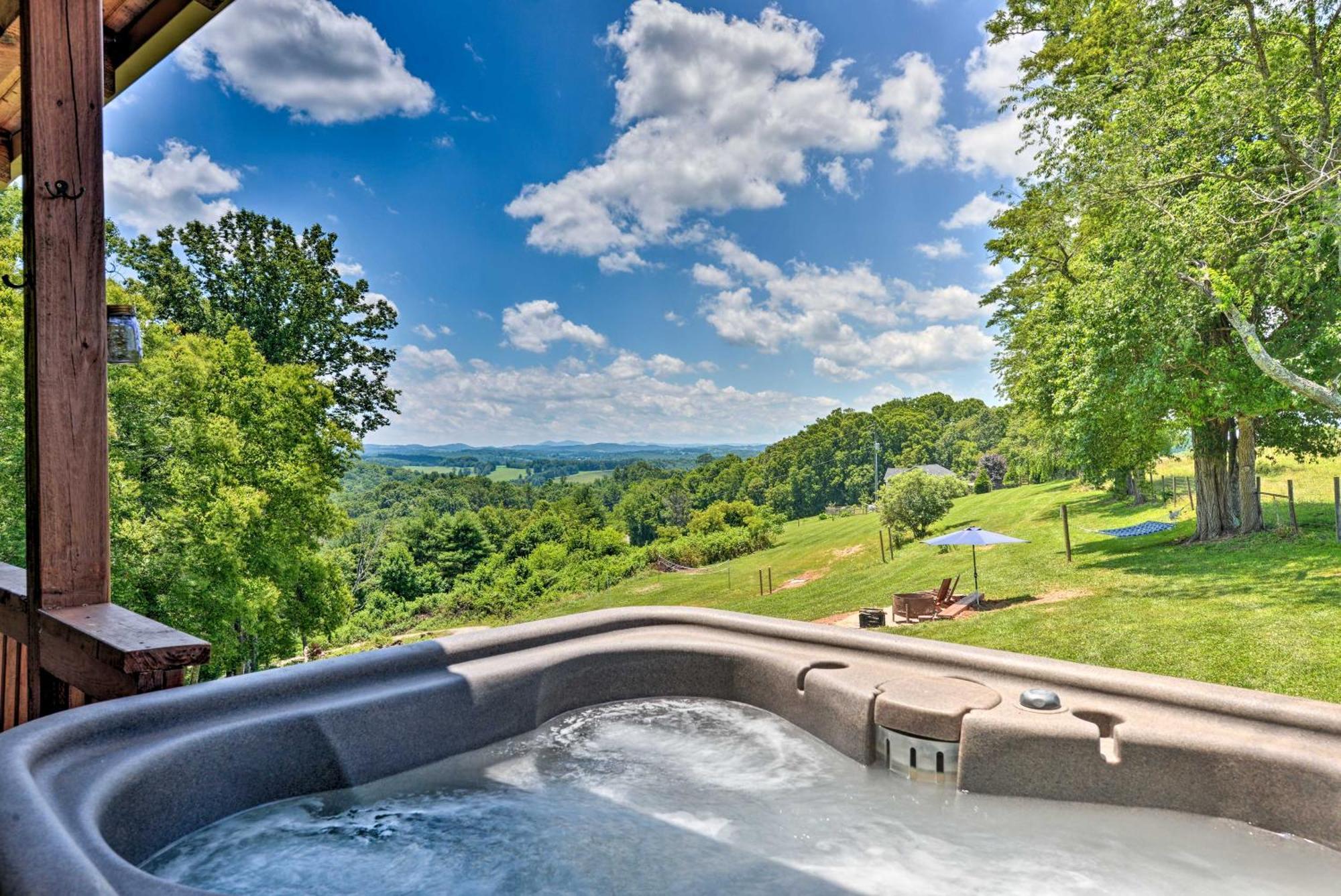 Charming Galax Retreat With Wraparound Deck! Villa ภายนอก รูปภาพ